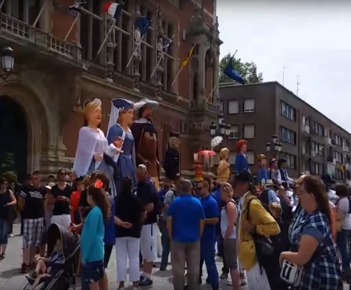 Géants pendant le carnaval